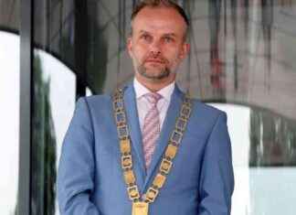 Neubrandenburg: Kontroverse um Regenbogenfahne – Bürgermeister-Rücktritt news-13102024-203754