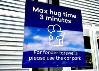 Schild am Flughafen Dunedin: Neuseeland: Drei-Minuten-Kuschellimit am Airport geht viral news-22102024-091558