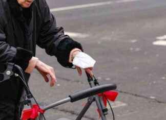 Räuber beraubt 86-jährige Frau mit Rollator news-25102024-204318