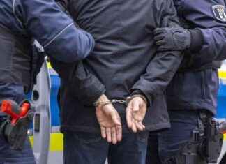 SEK-Einsatz in Berlin Marzahn: Mann bedroht Außendienstler news-01122024-073255