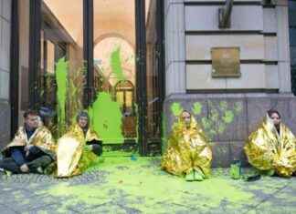 Proteste gegen Flüssiggas: Festnahmen vor Hotel Adlon in Berlin proteste-gegen-flssiggas-festnahmen-vor-hotel-adlon-in-berlin