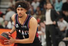 alba-berlin-holt-center-michael-kessens-aus-paris