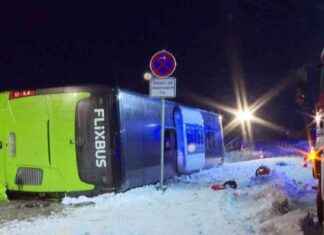 Tragischer Reisebusunfall: Zwei Tote und elf Verletzte auf A11 tragischer-reisebusunfall-zwei-tote-und-elf-verletzte-auf-a11