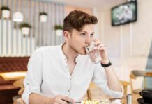 wasser-trink-trick-abnehmen-beim-essen-leicht-gemacht-tipps-von-dr-riedl