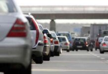 autobahn-13-vollgesperrt-nach-lkw-unfall
