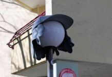 beleuchtung-mit-stil-mtze-als-lampe-umfunktioniert
