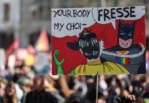 demonstration-fr-frauenrechte-in-berlin-tausende-menschen-ziehen-durch-die-stadt